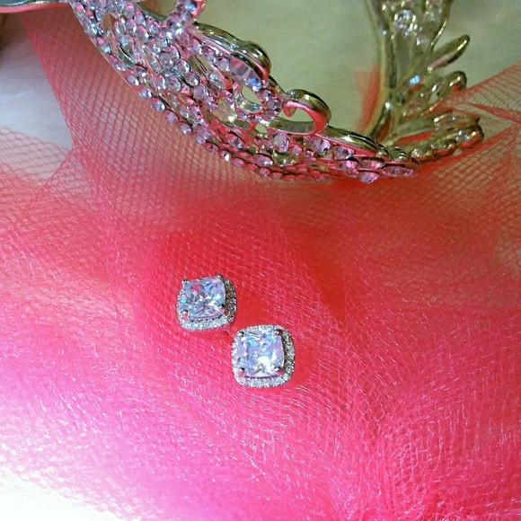 🌟🗝3CT CUSHION w/HALO DIAMOND STUDS 100 FACETS🌛 - Picture 3 of 6